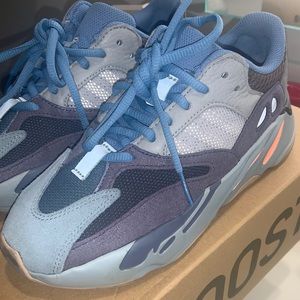 Yeezy Boost 700 ‘Carbon Blue’